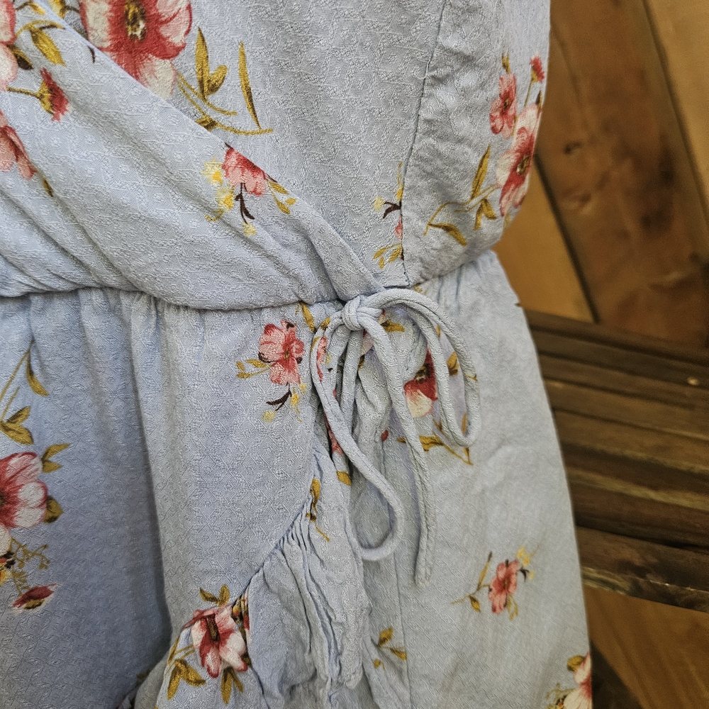 Adorable Flowy Floral Faux Wrap Romper Ruffle Hem Shorts Altar'd State Medium - Picture 6 of 13